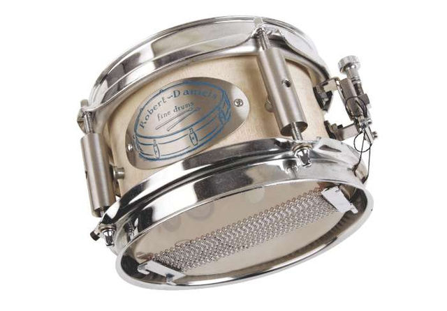 blank The sound of the 6" snare is dry, but still resonant – good for drum’n’bass beats